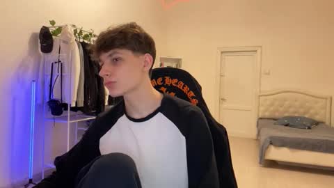 Snapshot of thomas617826 chatting on 4, 12, 2025 Thomas Hill online show from 4, 12, 2025