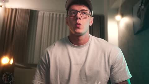 Snapshot of thomas_falcon1 chatting on 10, 9, 2025 Thomas Falcon online show from 10, 9, 2025