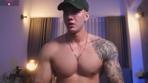 Snapshot of thomas_falcon1 chatting on 27, 10, 2025 Thomas Falcon online show from 27, 10, 2025