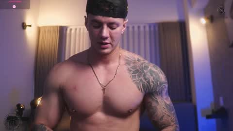 Snapshot of thomas_falcon1 chatting on 28, 10, 2025 Thomas Falcon online show from 28, 10, 2025