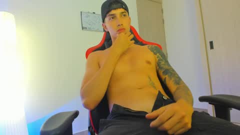 Snapshot of thomas_foxx chatting on 10, 4, 2026 thomas_foxx online show from 10, 4, 2026
