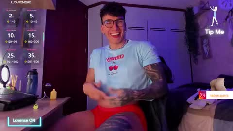 Snapshot of thomas_fuckboy chatting on 12, 10, 2025 Thomas Grey online show from 12, 10, 2025