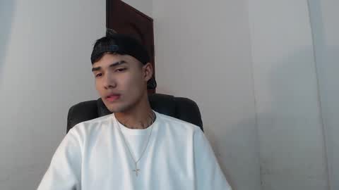 Snapshot of thomas_latin_boy chatting on 4, 12, 2024 Thomas online show from 4, 12, 2024