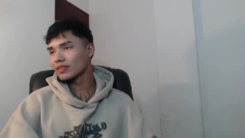 Snapshot of thomas_latin_boy chatting on 4, 12, 2024 Thomas online show from 4, 12, 2024