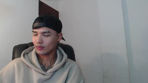 Snapshot of thomas_latin_boy chatting on 4, 12, 2024 Thomas online show from 4, 12, 2024