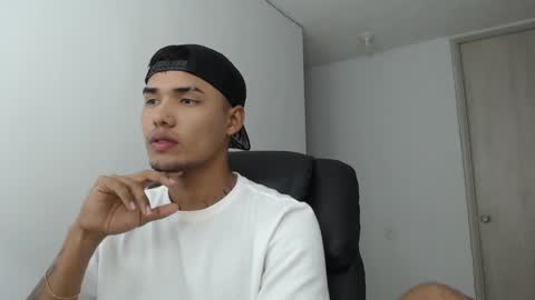 Snapshot of thomas_latin_boy chatting on 15, 1, 2025 Thomas online show from 15, 1, 2025