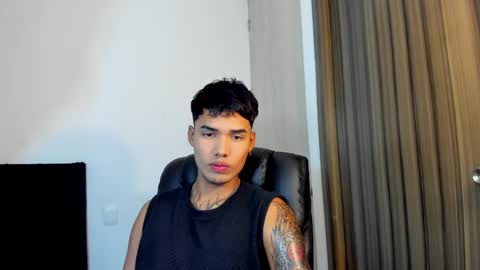 Snapshot of thomas_latin_boy chatting on 1, 2, 2025 Thomas online show from 1, 2, 2025