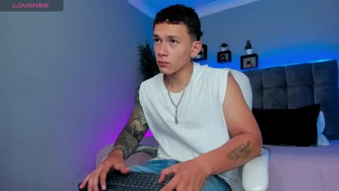 Snapshot of thomas_moon_ chatting on 26, 4, 2026 Thomas online show from 26, 4, 2026