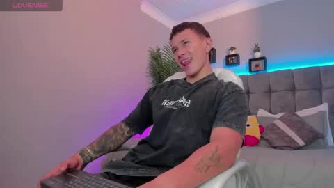 Snapshot of thomas_moon_ chatting on 1, 5, 2026 Thomas online show from 1, 5, 2026