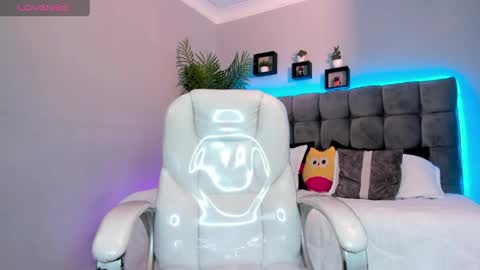 Snapshot of thomas_moon_ chatting on 7, 5, 2026 Thomas online show from 7, 5, 2026
