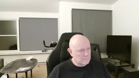 thomash32 online show from 13, 9, 2025