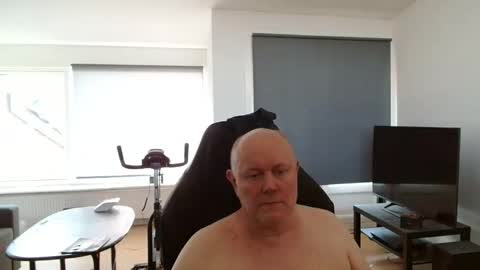 thomash32 online show from 2, 10, 2025