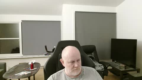 thomash32 online show from 20, 10, 2025