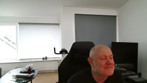 thomash32 online show from 8, 11, 2025