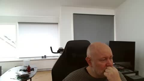 thomash32 online show from 10, 11, 2025