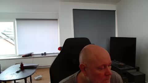 thomash32 online show from 2, 12, 2025