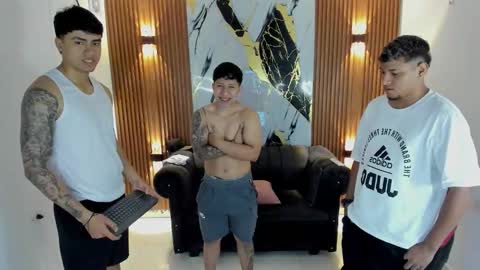 Snapshot of thomson_hot01 chatting on 19, 9, 2025 thomson_hot01 online show from 19, 9, 2025