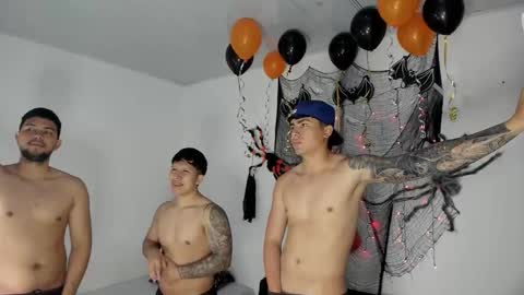 Snapshot of thomson_hot01 chatting on 18, 10, 2025 thomson_hot01 online show from 18, 10, 2025