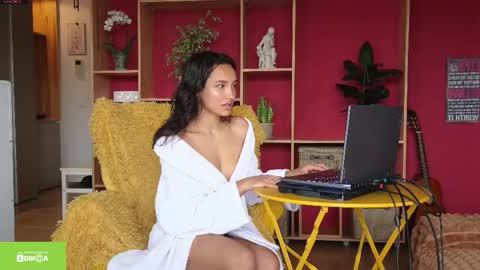 tia_j online show from 10, 11, 2025