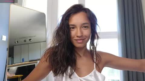 tia_j online show from 26, 5, 2026