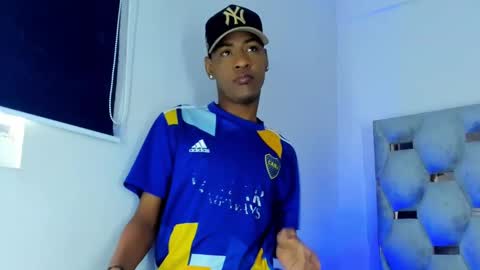 Snapshot of tiago_xxx_ chatting on 17, 10, 2025 tiago_xxx_ online show from 17, 10, 2025