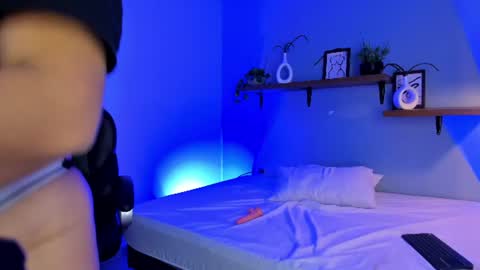 Tiana Corts online show from 24, 6, 2026