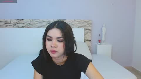 Snapshot of tianaglow4 chatting on 8, 3, 2025 tianaglow4 online show from 8, 3, 2025