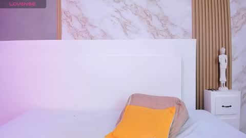 Snapshot of tianaglow4 chatting on 9, 10, 2025 tianaglow4 online show from 9, 10, 2025