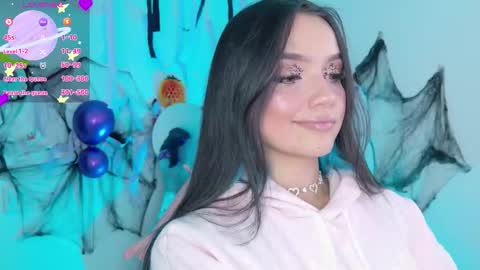 Tiana Le online show from 25, 10, 2025