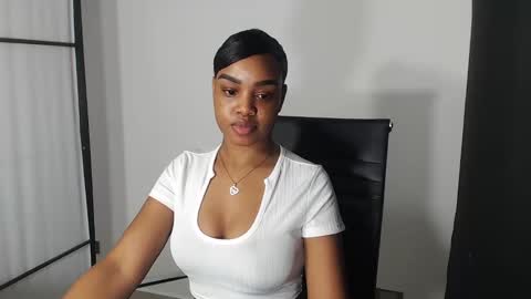 Snapshot of tianasky chatting on 10, 2, 2025 tianasky online show from 10, 2, 2025