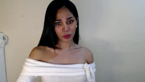 Snapshot of tiara_gurl16 chatting on 27, 10, 2025 tiara online show from 27, 10, 2025