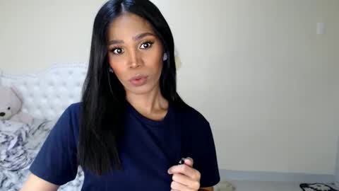 Snapshot of tiara_gurl16 chatting on 12, 11, 2025 tiara online show from 12, 11, 2025