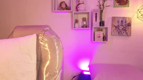 Snapshot of tiarha_ chatting on 28, 11, 2025 Tiarha online show from 28, 11, 2025