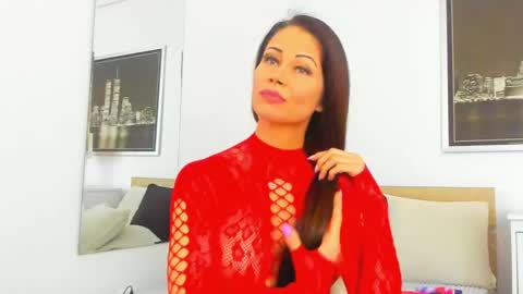 Tia Russell online show from 16, 2, 2025