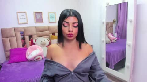 Snapshot of tifanny__thomson chatting on 4, 3, 2025 Tiff online show from 4, 3, 2025