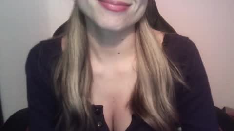 Snapshot of tifanny_a chatting on 4, 3, 2025 Tifanny online show from 4, 3, 2025