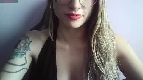 Snapshot of tifanny_a chatting on 10, 9, 2025 Tifanny online show from 10, 9, 2025