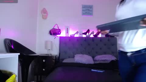 Tifanny Nails  online show from 24, 2, 2025