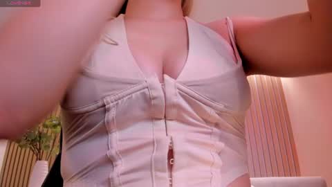 Tiffanny Sins online show from 8, 7, 2026