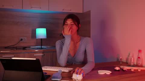 Snapshot of tiffantasy chatting on 28, 9, 2025 Im here on Fridays Saturdays Sundays  online show from 28, 9, 2025