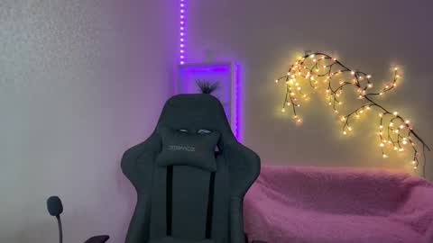 Amira online show from 1, 12, 2025