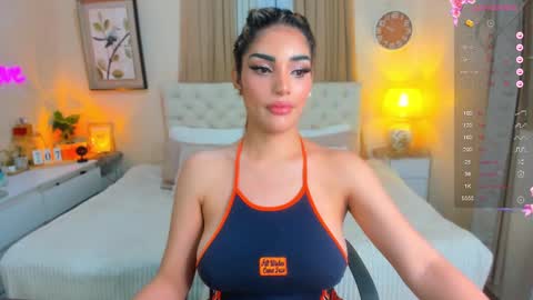 Snapshot of tiffany_cams chatting on 8, 3, 2025 Tiffany online show from 8, 3, 2025