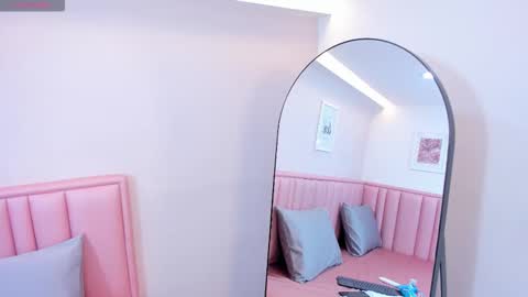 Tiffany online show from 2, 12, 2025