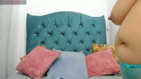 Snapshot of tiffany_hot19_ chatting on 17, 5, 2026 tiffany online show from 17, 5, 2026