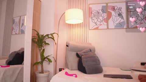 Tiffany online show from 4, 10, 2025