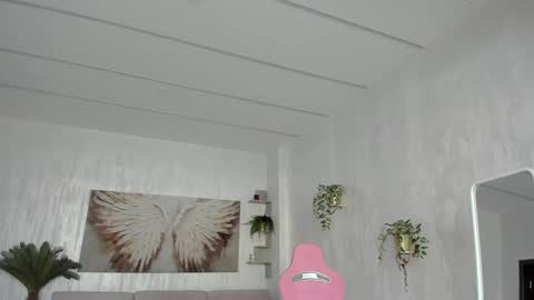 Tiffany Houston online show from 13, 1, 2026