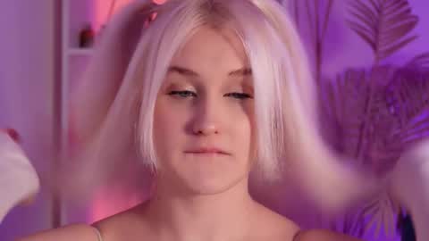 Snapshot of tiffanyjons chatting on 4, 12, 2025 tiffanyjons online show from 4, 12, 2025