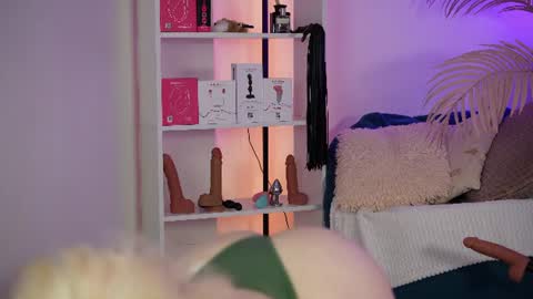 tiffanyjons online show from 30, 6, 2026