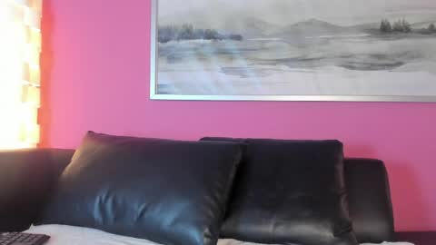 Stefany Suarez online show from 4, 4, 2026