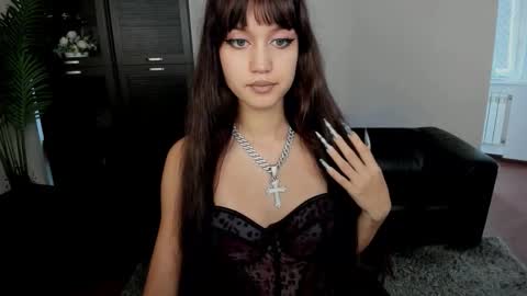 tiffanyyoun online show from 23, 9, 2025